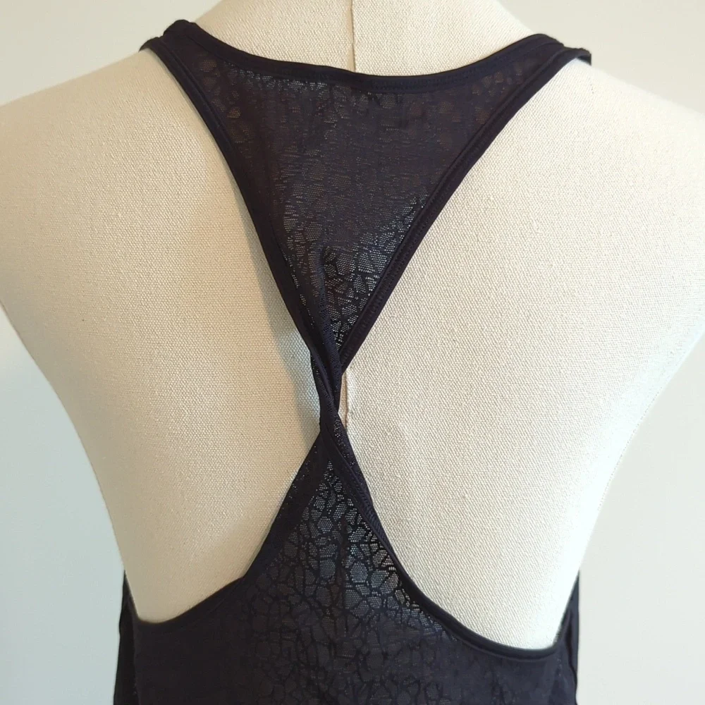 NWT Lululemon size 6 black twist and train tank - Picture 5 of 9